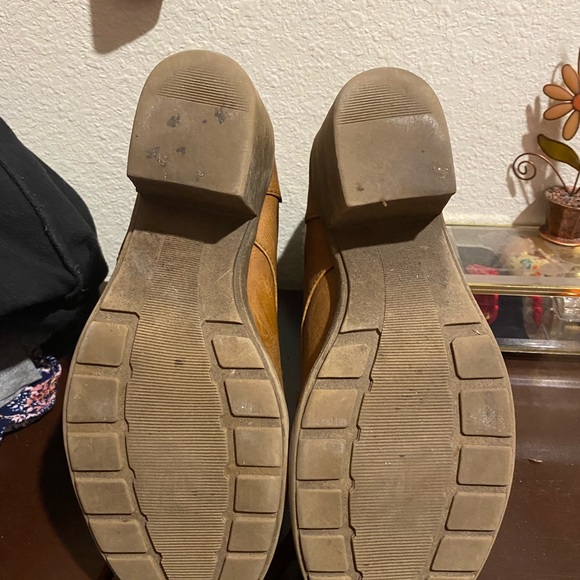 Tan boots with 2” heel - Picture 5 of 5